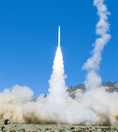 資料圖:二炮彈道導(dǎo)彈發(fā)射 資料圖:二炮彈道導(dǎo)彈發(fā)射