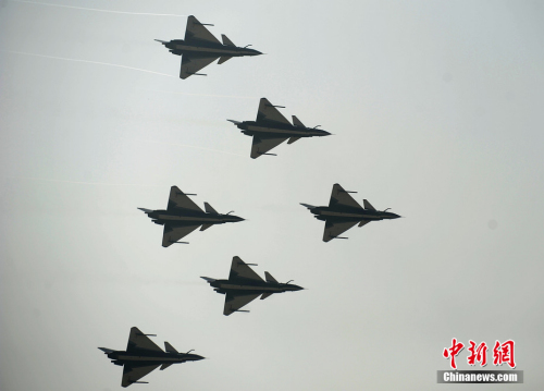 八一飛行表演隊珠海獻技 八一飛行表演隊珠海獻技