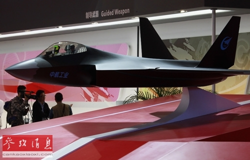 在珠海航展上亮相的4代戰(zhàn)機(jī)模型引發(fā)廣泛關(guān)注 在珠海航展上亮相的4代戰(zhàn)機(jī)模型引發(fā)廣泛關(guān)注