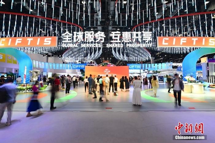2023年服貿(mào)會(huì):國家會(huì)議中心展區(qū)觀眾如織