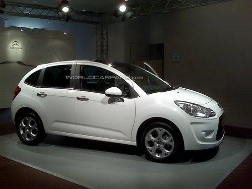 采用更多鍍鉻裝飾 新雪鐵龍C3實車曝光 汽車之家 采用更多鍍鉻裝飾 新雪鐵龍C3實車曝光 汽車之家