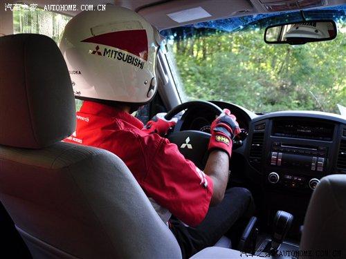 全天候全地形 試第四代進(jìn)口三菱帕杰羅 汽車(chē)之家 全天候全地形 試第四代進(jìn)口三菱帕杰羅 汽車(chē)之家