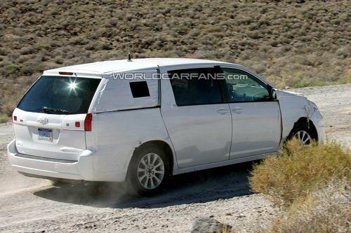 于12月發(fā)布 2011款豐田Sienna諜照曝光 汽車之家 于12月發(fā)布 2011款豐田Sienna諜照曝光 汽車之家