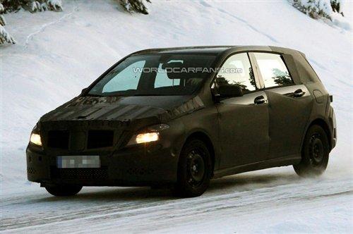 2011年發(fā)布 新一代奔馳B級雪地路試曝光 汽車之家 2011年發(fā)布 新一代奔馳B級雪地路試曝光 汽車之家