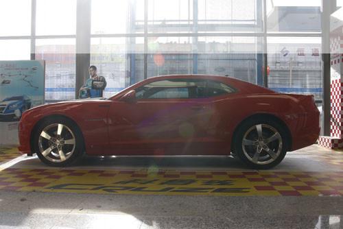 “大黃蜂”換裝 實拍紅色雪佛蘭Camaro