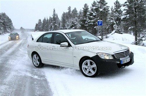 預(yù)計(jì)年底亮相 改款奔馳C級(jí)路試首次曝光 汽車之家 預(yù)計(jì)年底亮相 改款奔馳C級(jí)路試首次曝光 汽車之家