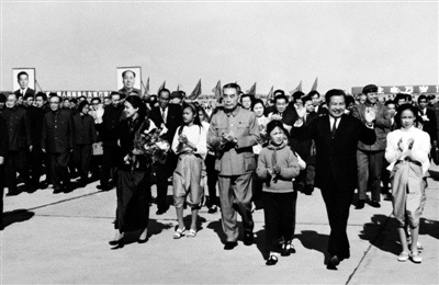 西哈努克系堅定民族獨立者被譽(yù)“神一樣國王”