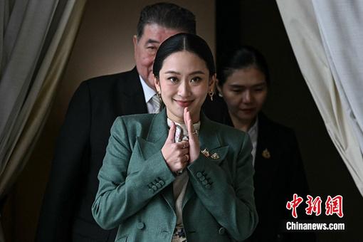 佩通坦的“電話(huà)劫”，泰國(guó)總理生涯的“休止符” ｜國(guó)際識(shí)局