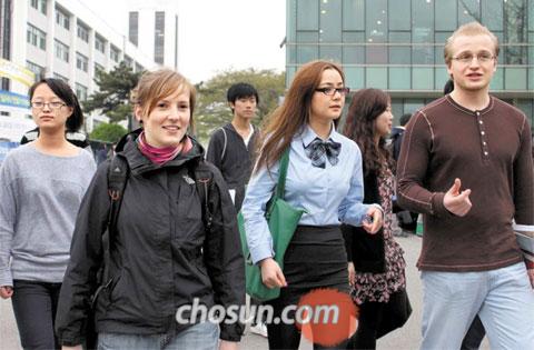 韓國(guó)積極吸引移民教育醫(yī)療體系阻礙高級(jí)人才來韓